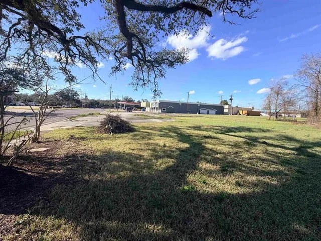 $268,000 | 1512 West Park Avenue, Orange, TX 77630