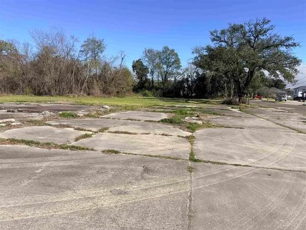 $268,000 | 1512 West Park Avenue, Orange, TX 77630