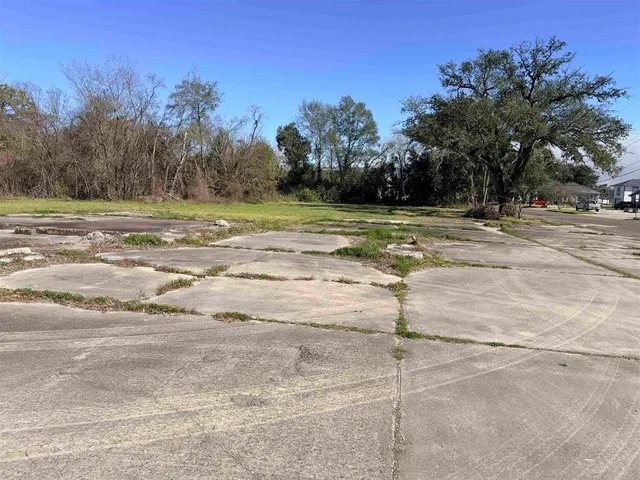 $268,000 | 1512 West Park Avenue, Orange, TX 77630