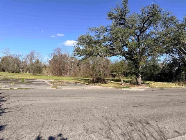 $268,000 | 1512 West Park Avenue, Orange, TX 77630
