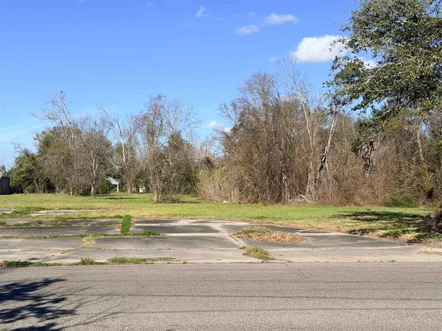 $268,000 | 1512 West Park Avenue, Orange, TX 77630