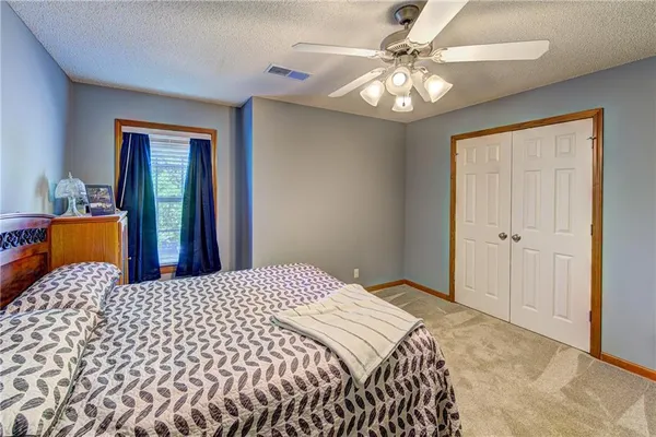 $219,999 | 1633 Southwest Highland Drive, Lee's Summit, MO 64081