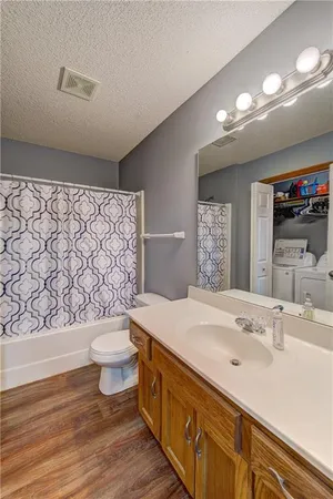 $219,999 | 1633 Southwest Highland Drive, Lee's Summit, MO 64081