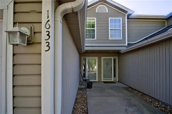 $219,999 | 1633 Southwest Highland Drive, Lee's Summit, MO 64081