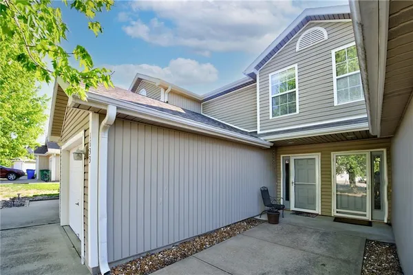 $219,999 | 1633 Southwest Highland Drive, Lee's Summit, MO 64081