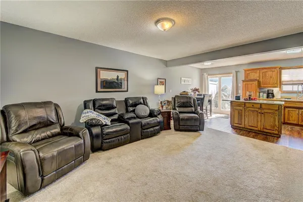 $219,999 | 1633 Southwest Highland Drive, Lee's Summit, MO 64081