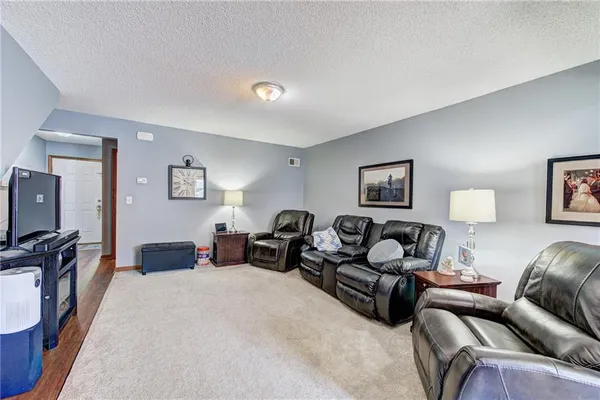 $219,999 | 1633 Southwest Highland Drive, Lee's Summit, MO 64081
