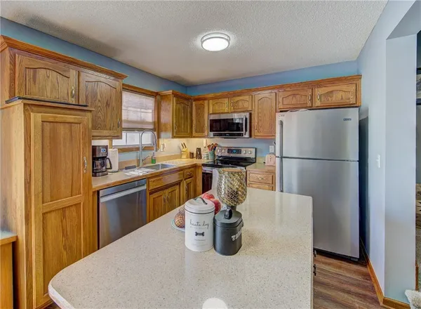 $219,999 | 1633 Southwest Highland Drive, Lee's Summit, MO 64081