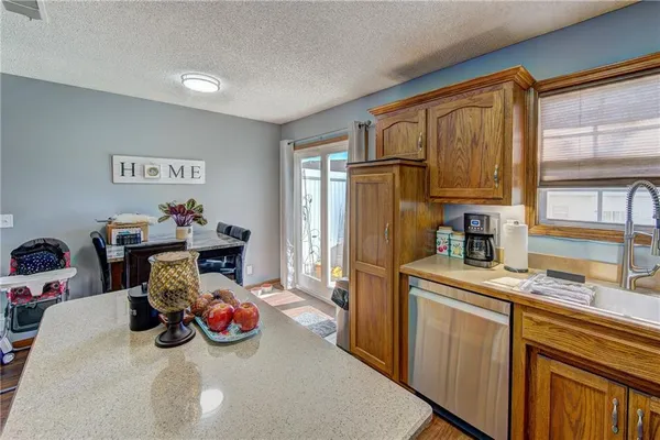 $219,999 | 1633 Southwest Highland Drive, Lee's Summit, MO 64081