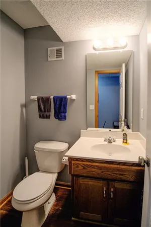 $219,999 | 1633 Southwest Highland Drive, Lee's Summit, MO 64081