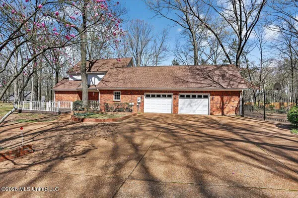 $595,000 | 7170 Country Oaks Drive, Southaven, MS 38672