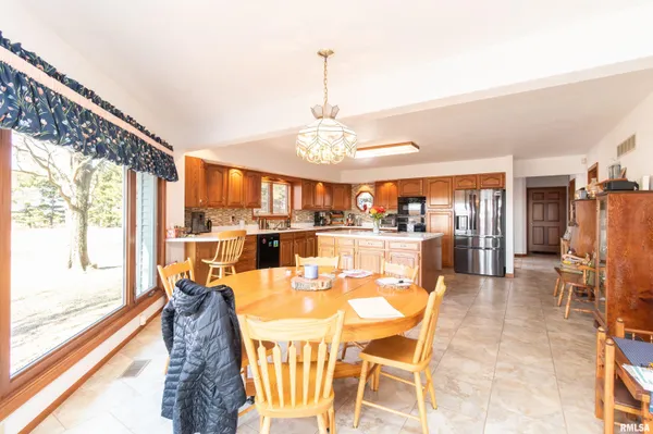 $524,900 | 29126 Cr 2100 Street North, Forest City, IL 61532