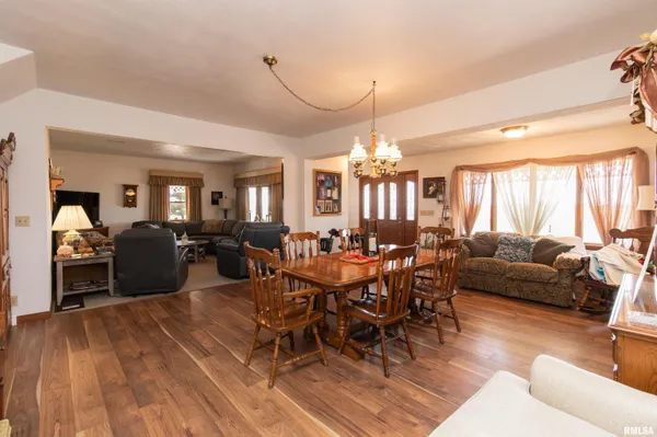 $524,900 | 29126 Cr 2100 Street North, Forest City, IL 61532