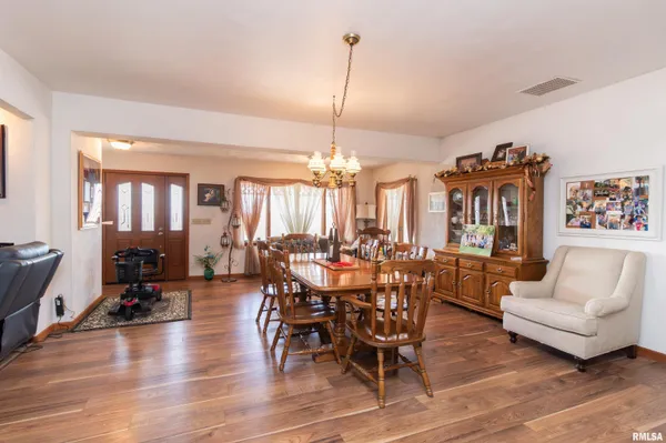 $524,900 | 29126 Cr 2100 Street North, Forest City, IL 61532