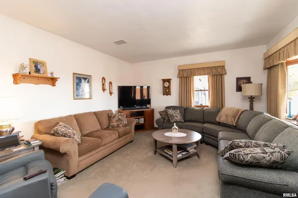 $524,900 | 29126 Cr 2100 Street North, Forest City, IL 61532