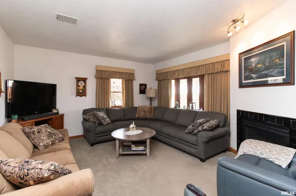 $524,900 | 29126 Cr 2100 Street North, Forest City, IL 61532
