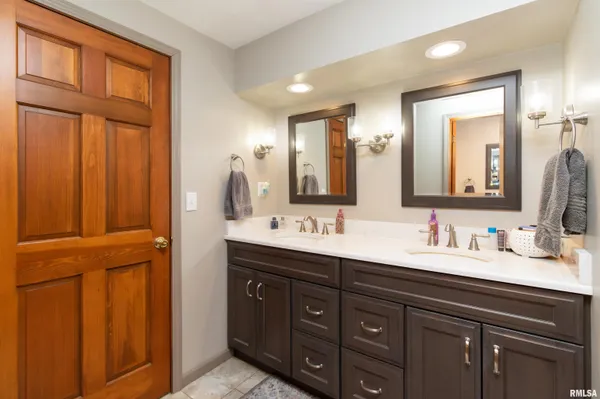 $524,900 | 29126 Cr 2100 Street North, Forest City, IL 61532