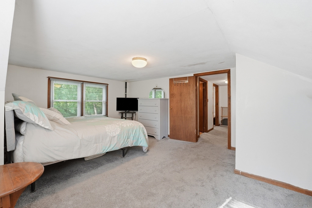 272 Prospect Avenue West Springfield, MA 01089 - Photo 30 of 39
