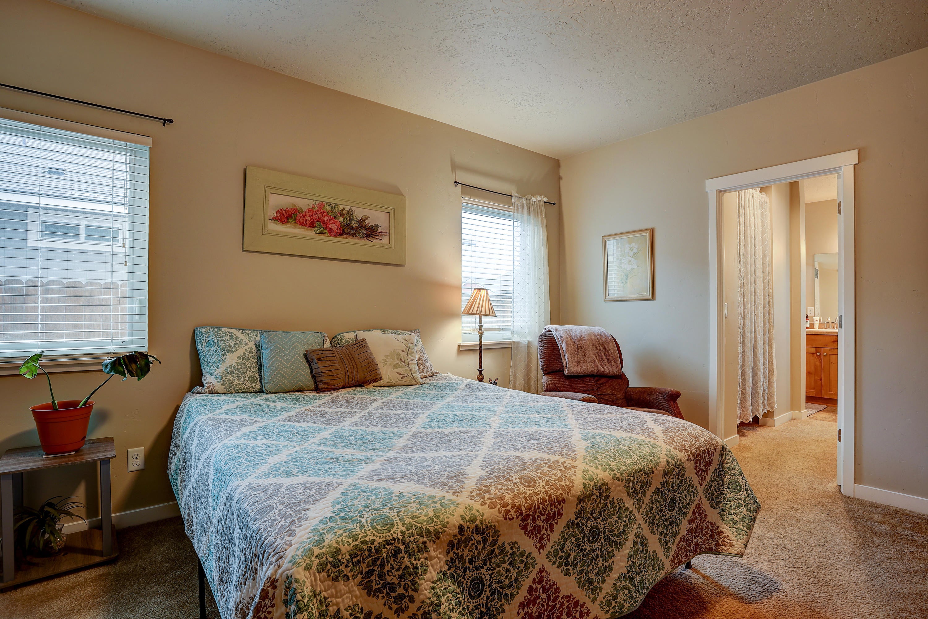 2631 Northeast Colleen Road Prineville, OR 97754 - Photo 11 of 31 master suite