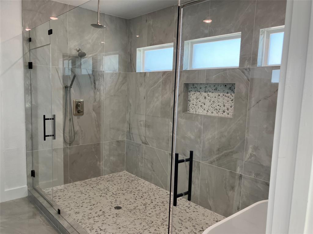 42101 Crooked Stick Drive Whitney, TX 76692 - Photo 13 of 27 a bathroom with a shower