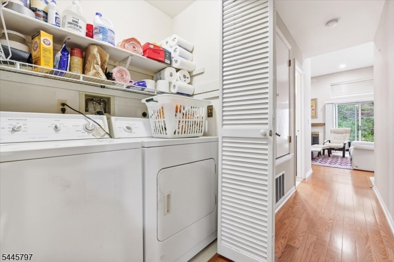 246 Long Meadow Road Bedminster, NJ 07921 - Photo 16 of 36