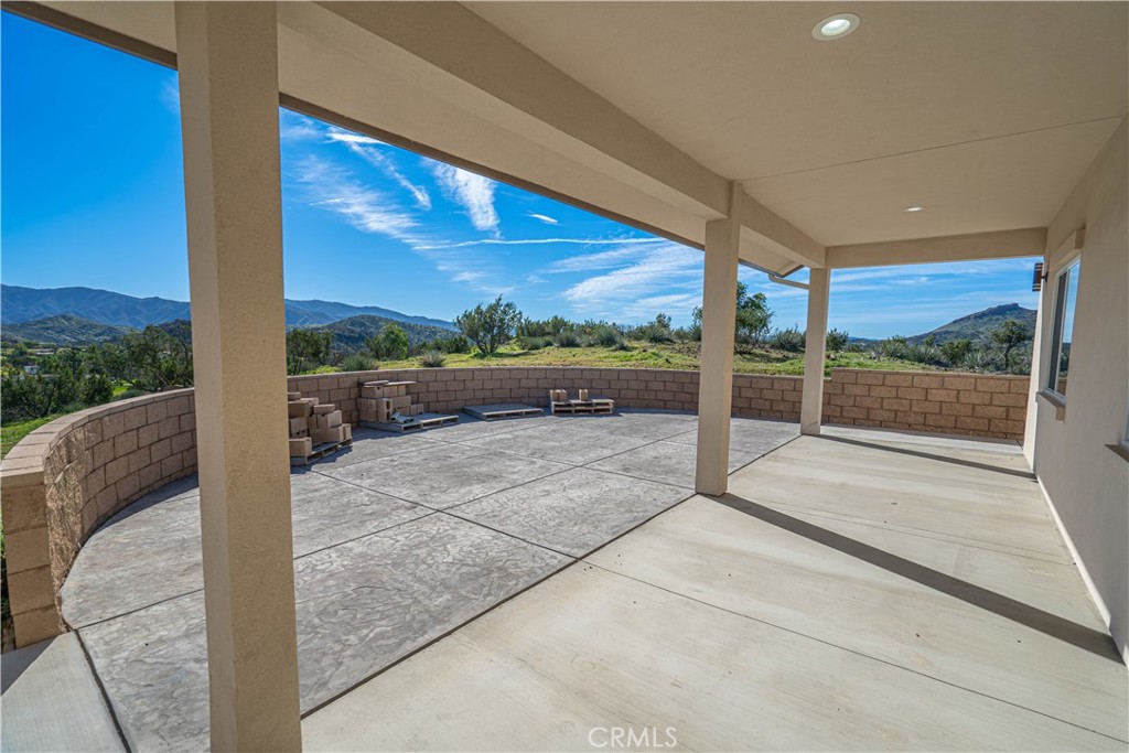 10540 Darling Road Agua Dulce, CA 91390 - Photo 41 of 56 Front courtyard/patio