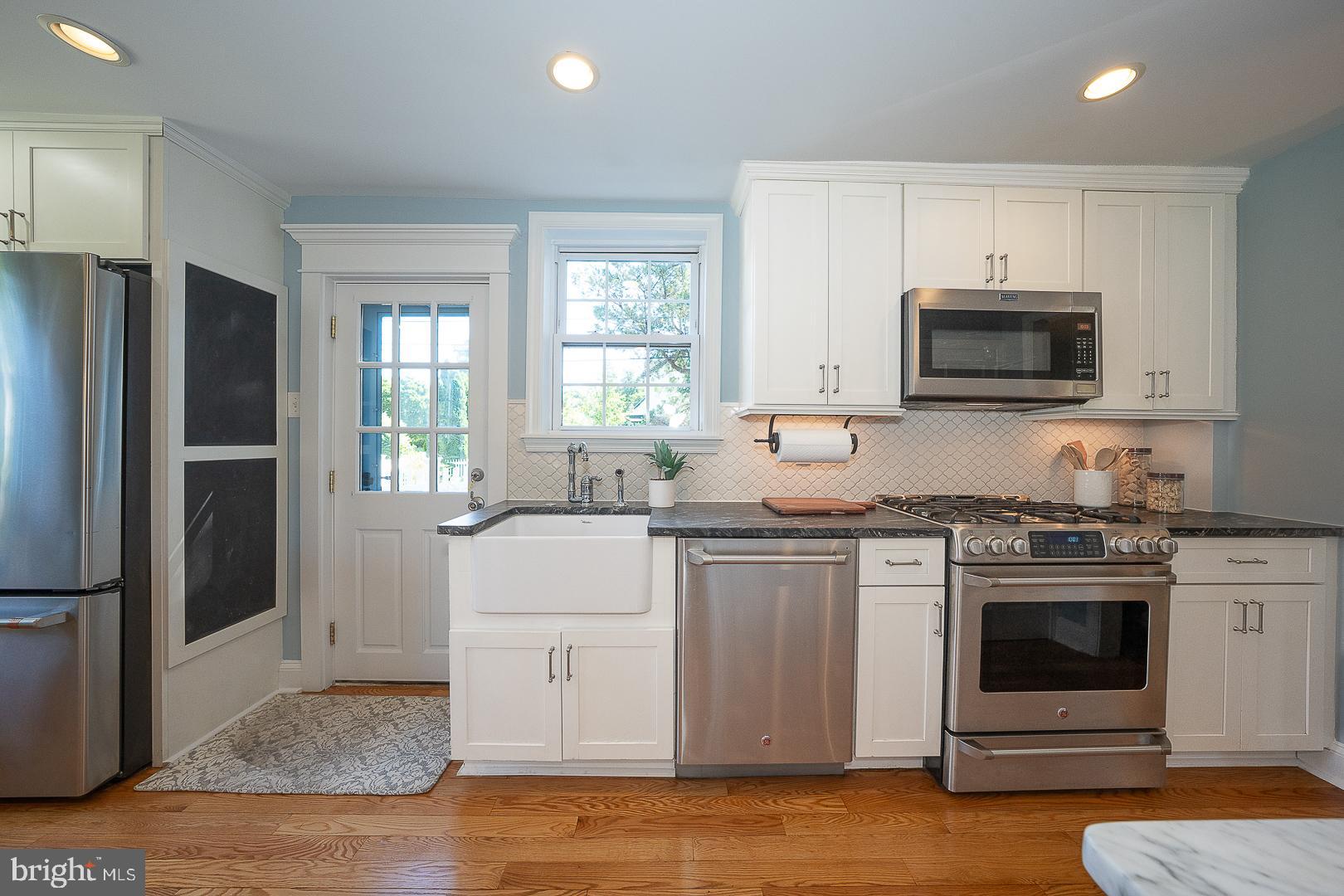 321 Earlington Road Havertown, PA 19083 - Photo 12 of 40 Farmhouse Sink