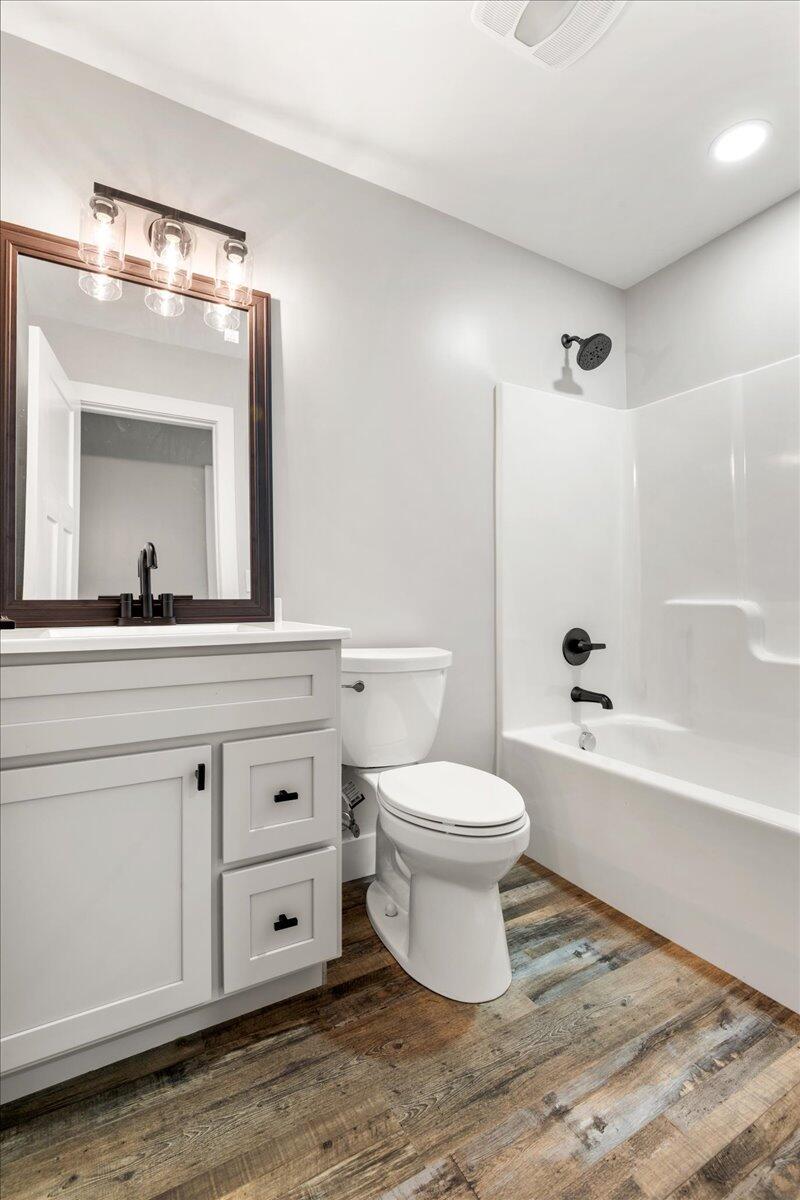 915 West 8th Street Corbin, KY 40701 - Photo 13 of 33 23-Full Bathroom