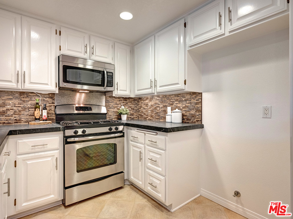 8512 Tuscany Avenue, Unit 303 Playa del Rey, CA 90293 - Photo 12 of 29