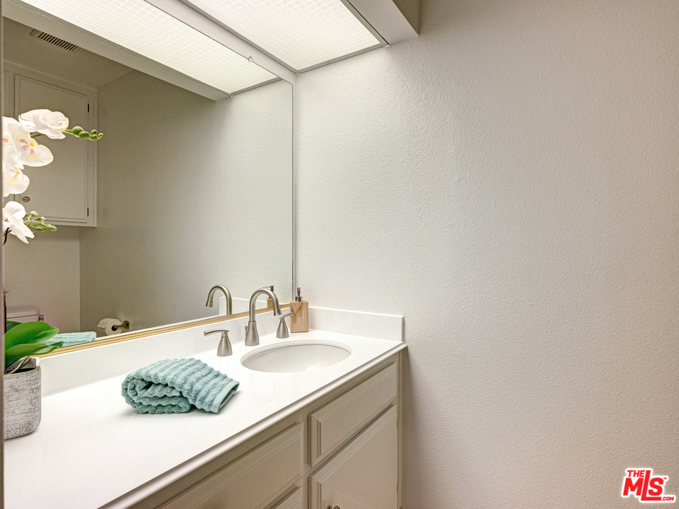 8512 Tuscany Avenue, Unit 303 Playa del Rey, CA 90293 - Photo 13 of 29