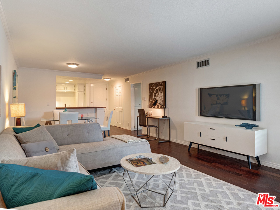 8512 Tuscany Avenue, Unit 303 Playa del Rey, CA 90293 - Photo 5 of 29