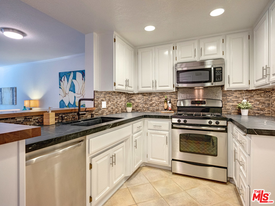 8512 Tuscany Avenue, Unit 303 Playa del Rey, CA 90293 - Photo 10 of 29