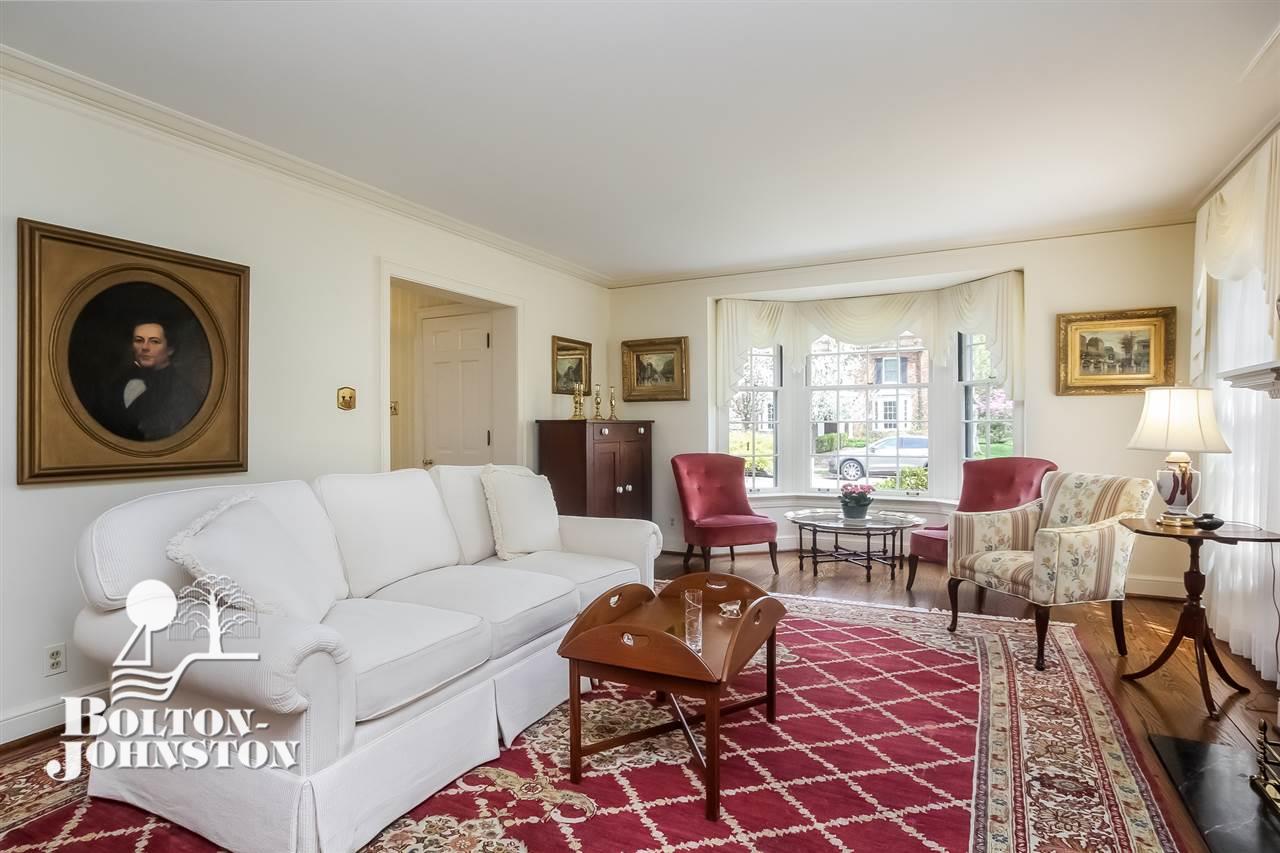 103 Moran Road Grosse Pointe, MI 48236 - Photo 9 of 50 31345349-8.JPG