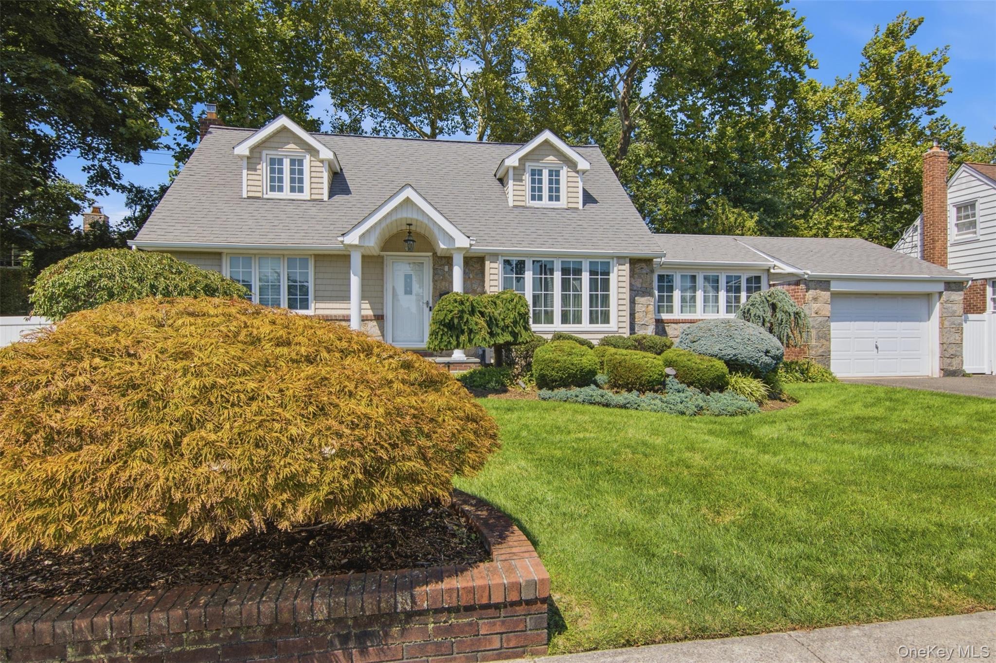 3 Cromwell Road Carle Place, NY 11514 - Photo 3 of 35 Gallery Image 3
