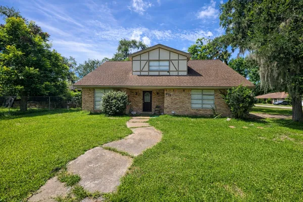 $199,900 | 821 Mulberry Lane, Brazoria, TX 77422