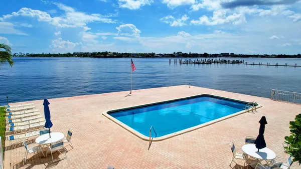 $129,900 | 1810 New Palm Way, Unit 415, Boynton Beach, FL 33435