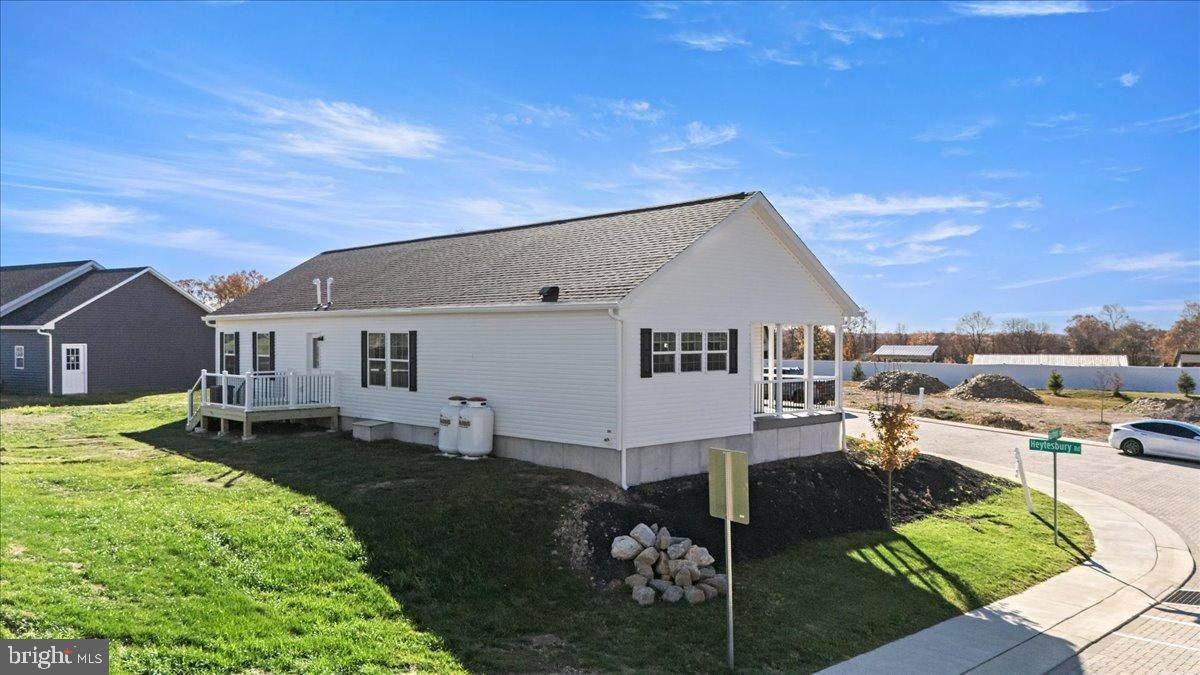 1412 Heytesbury Road Walnutport, PA 18088 - Photo 4 of 39 a front view of a house with a yard