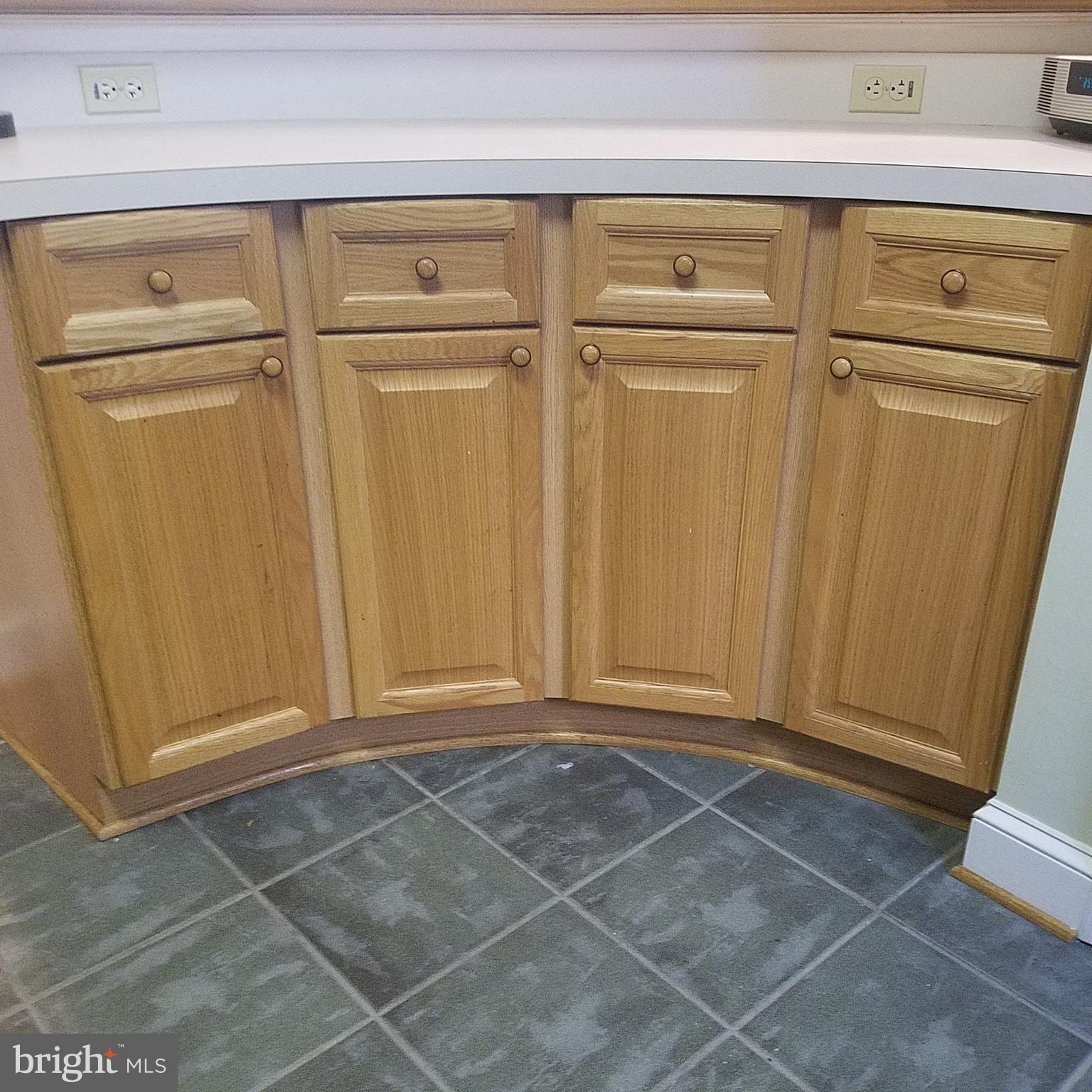 526 Runabout Loop Solomons, MD 20688 - Photo 11 of 33 Custom cabinets