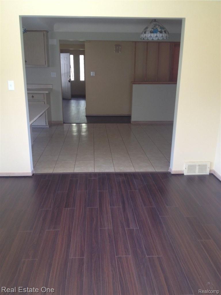 2650 Chicago Road Warren, MI 48092 - Photo 4 of 7 Family Room