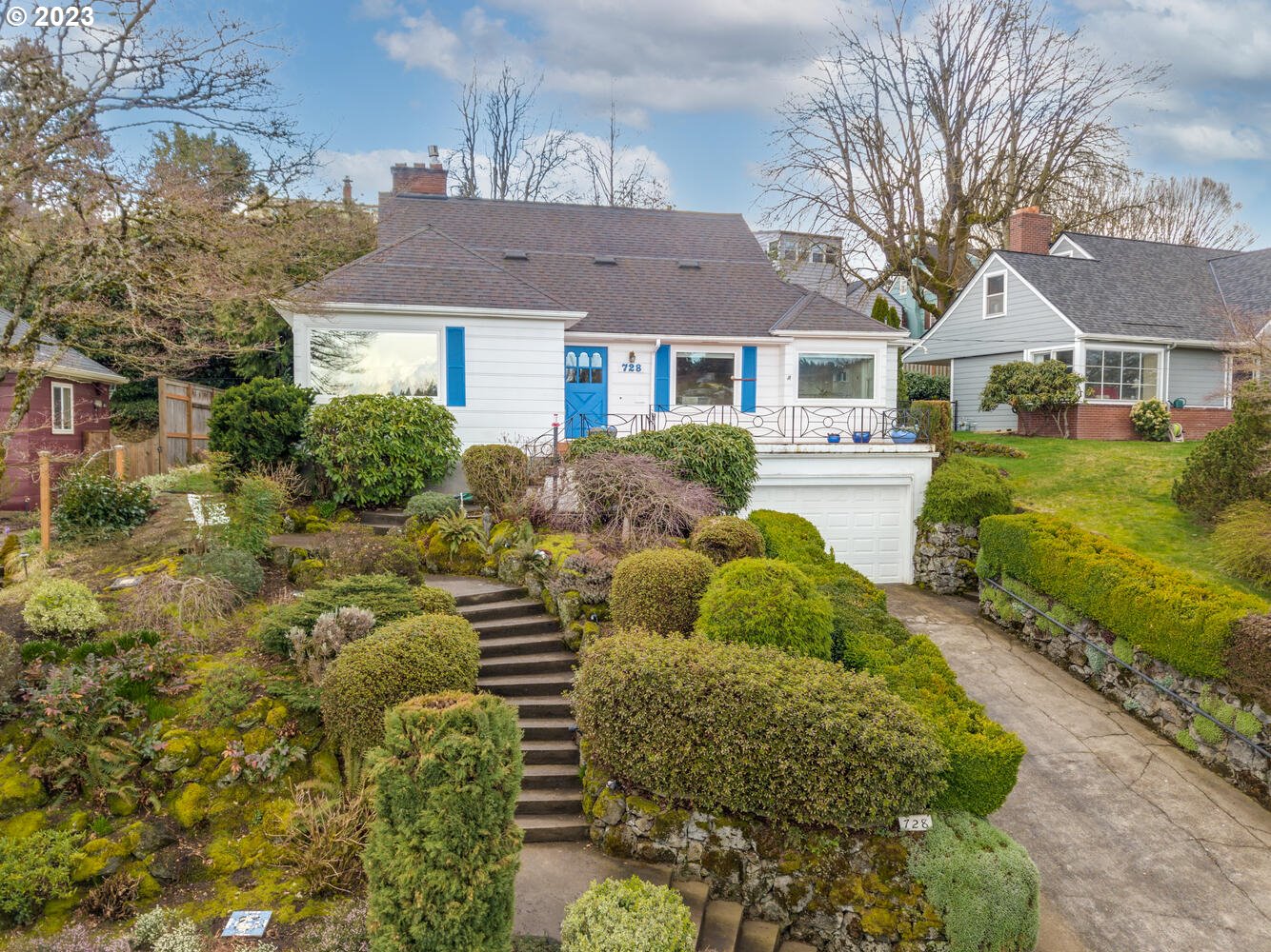 728 Southwest Moss Street Portland, OR 97219 - Photo 1 of 39 Gallery Image 1