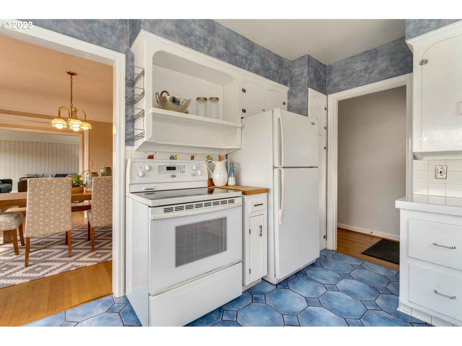 728 Southwest Moss Street Portland, OR 97219 - Photo 18 of 39 Gallery Image 18