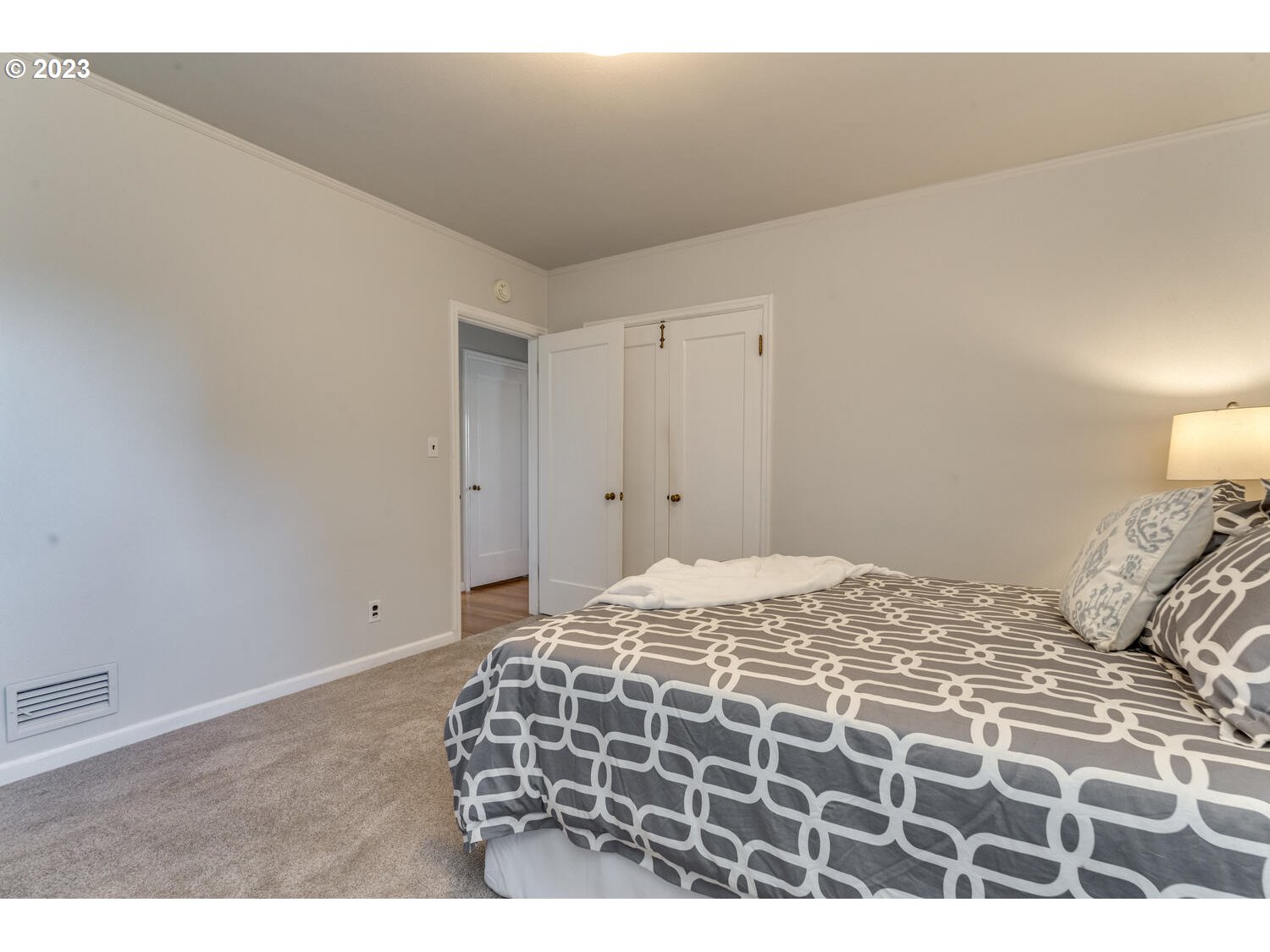 728 Southwest Moss Street Portland, OR 97219 - Photo 20 of 39 Gallery Image 20