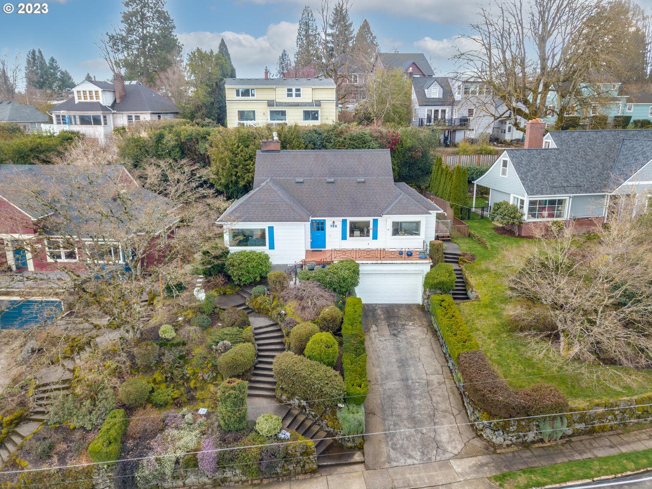 728 Southwest Moss Street Portland, OR 97219 - Photo 2 of 39 Gallery Image 2