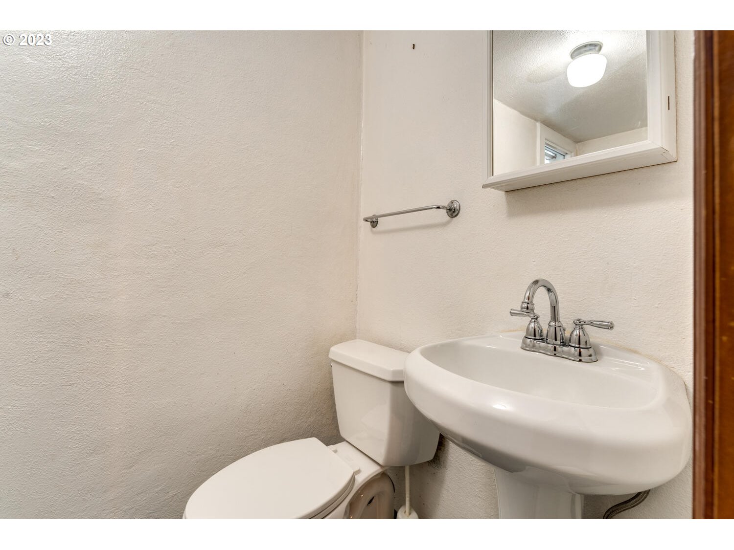 728 Southwest Moss Street Portland, OR 97219 - Photo 33 of 39 Gallery Image 33