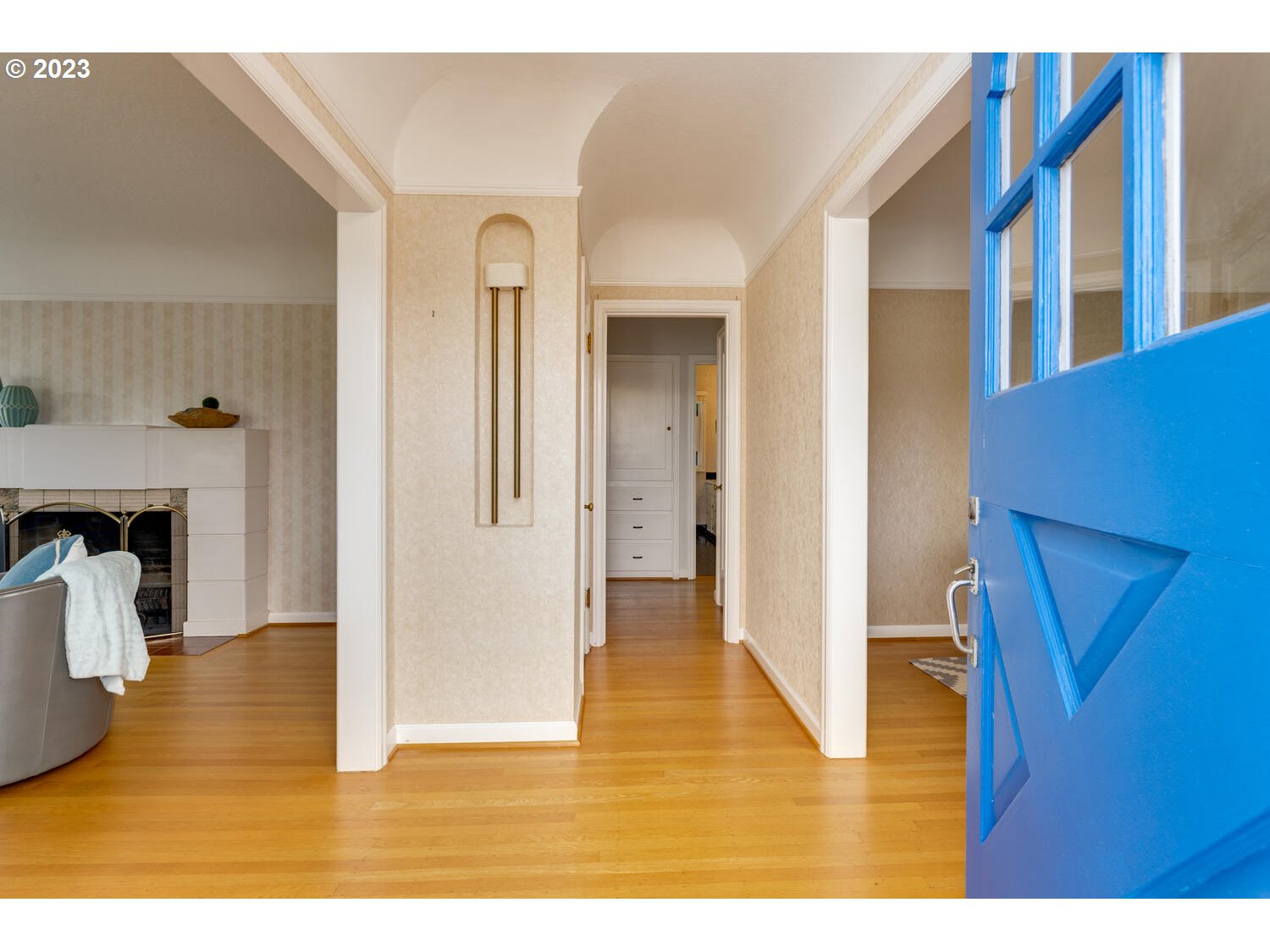 728 Southwest Moss Street Portland, OR 97219 - Photo 5 of 39 Gallery Image 5