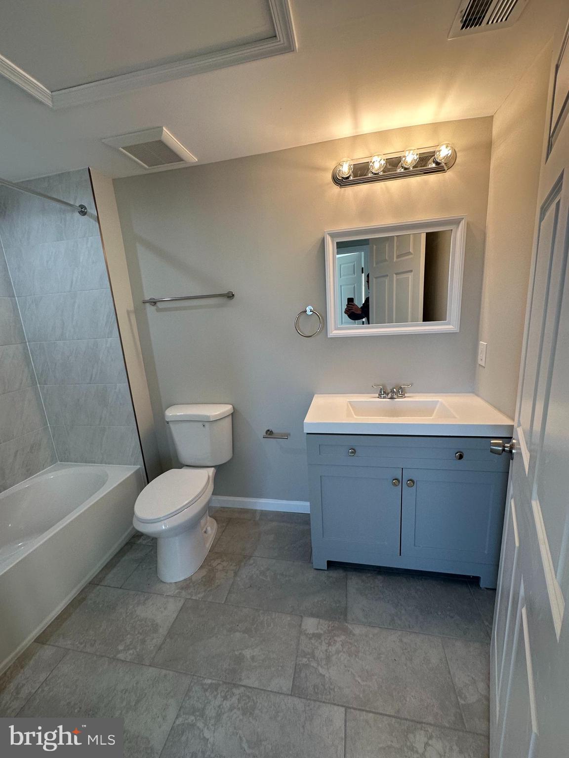 1812 H Place Northeast, Unit B02 Washington, DC 20002 - Photo 4 of 13 a bathroom with a sink a toilet and bathtub
