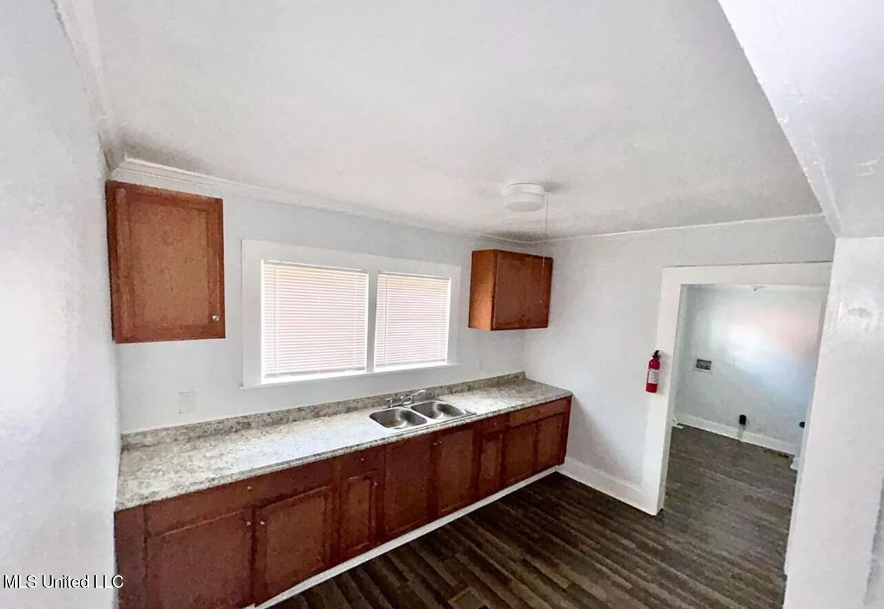 1004 Spengler Street Jackson, MS 39202 - Photo 5 of 9 IMG_2082