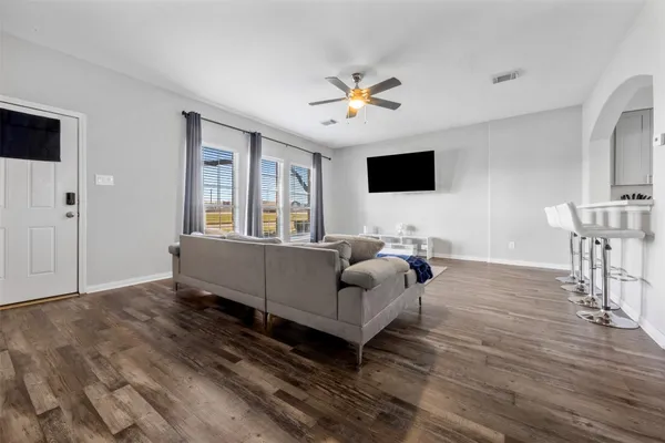 $2,400 | 1413 Highway 146, La Porte, TX 77571