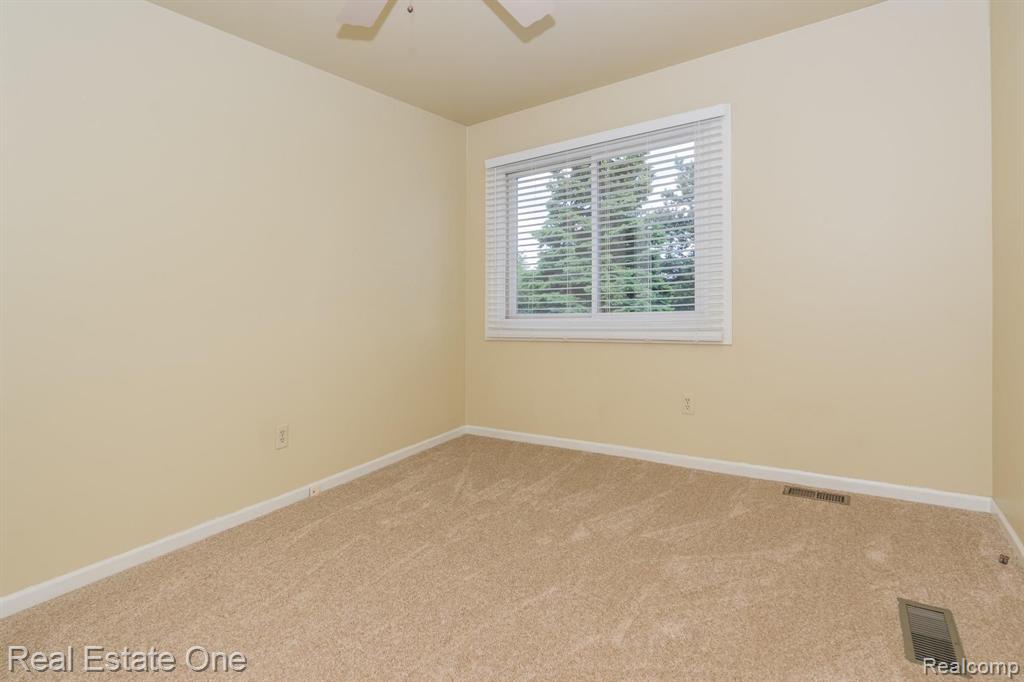 444 Farmridge Court Rochester, MI 48307 - Photo 17 of 24