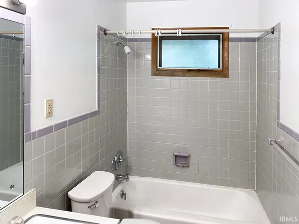 $1,850 | 2415 East 5th Street, Bloomington, IN 47408